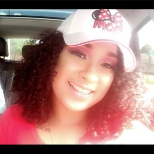 Meet your Posher, Markaela